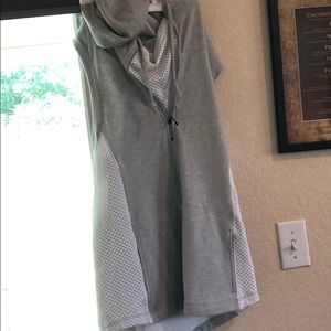 Sleeveless sports jacket